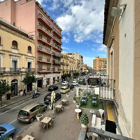 - Piazza Grande جيلا