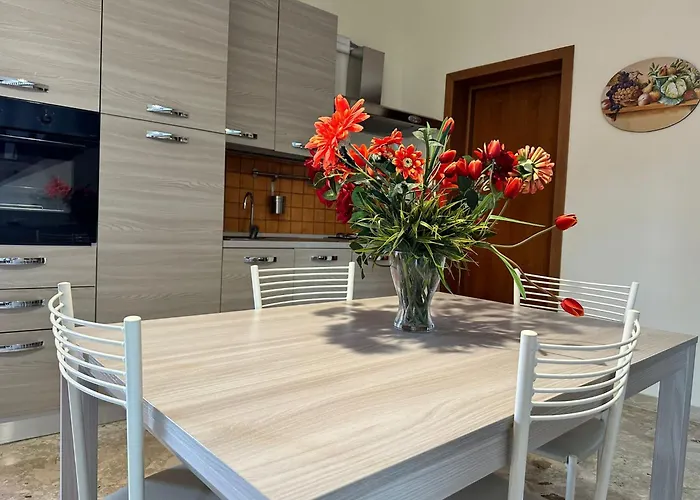 - Piazza Grande לינה וארוחת בוקר 3*