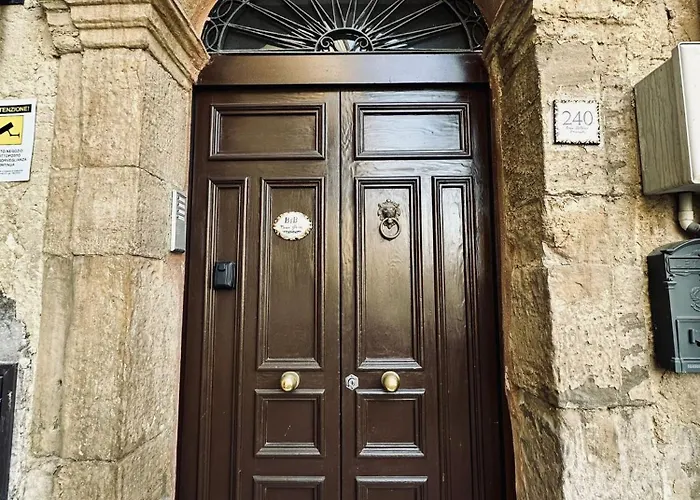 לינה וארוחת בוקר - Piazza Grande 3*