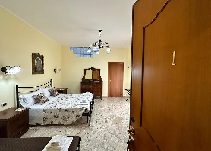 - Piazza Grande 3* גלה