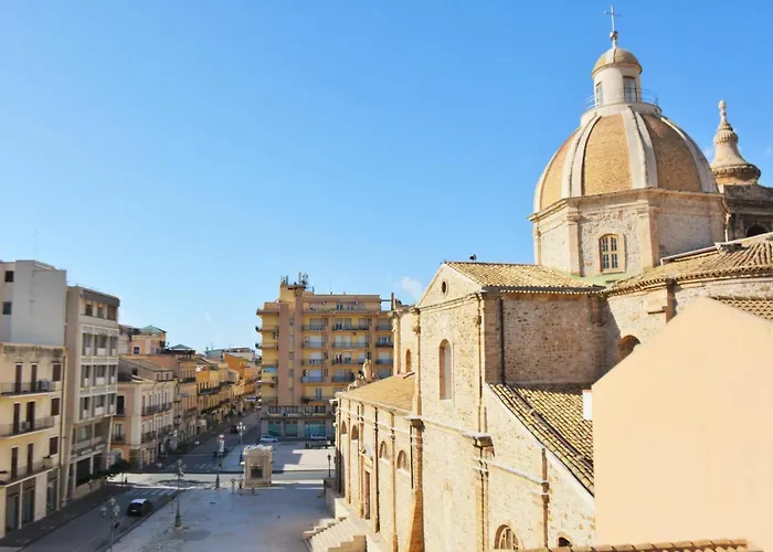 - Piazza Grande 3* גלה