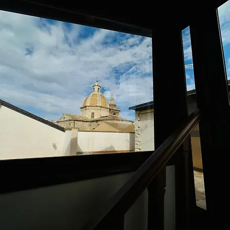 Bed and Breakfast - Piazza Grande 3*