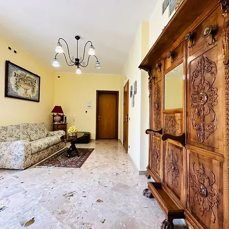 - Piazza Grande Bed and Breakfast Gela