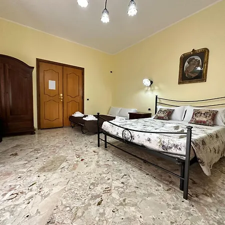 - Piazza Grande Bed and Breakfast Gela