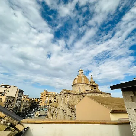 - Piazza Grande Bed & Breakfast