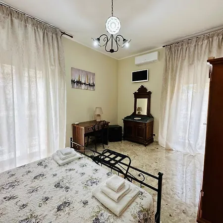 Bed and Breakfast - Piazza Grande 3*
