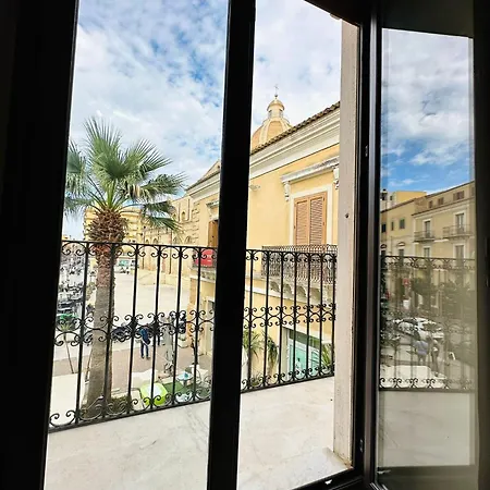 - Piazza Grande Bed and Breakfast Gela