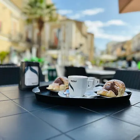 - Piazza Grande 3*