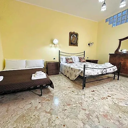 - Piazza Grande Bed and breakfast