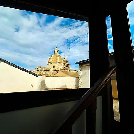 - Piazza Grande Bed and breakfast 3*