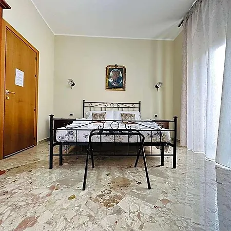 - Piazza Grande Bed and breakfast 3*