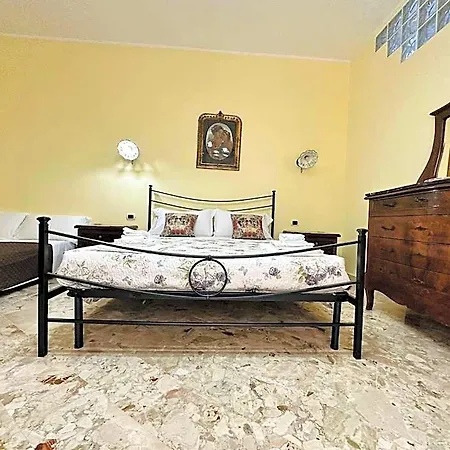 - Piazza Grande לינה וארוחת בוקר 3*